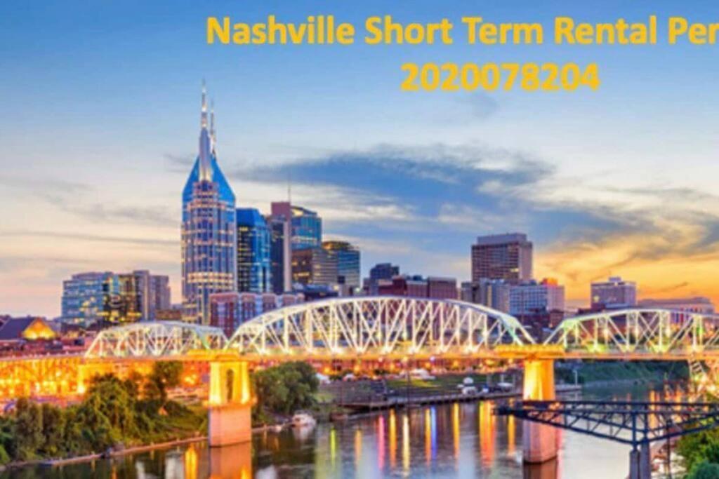 Stylish Downtown Condo W/ Pool & Parking Nashville Exterior foto