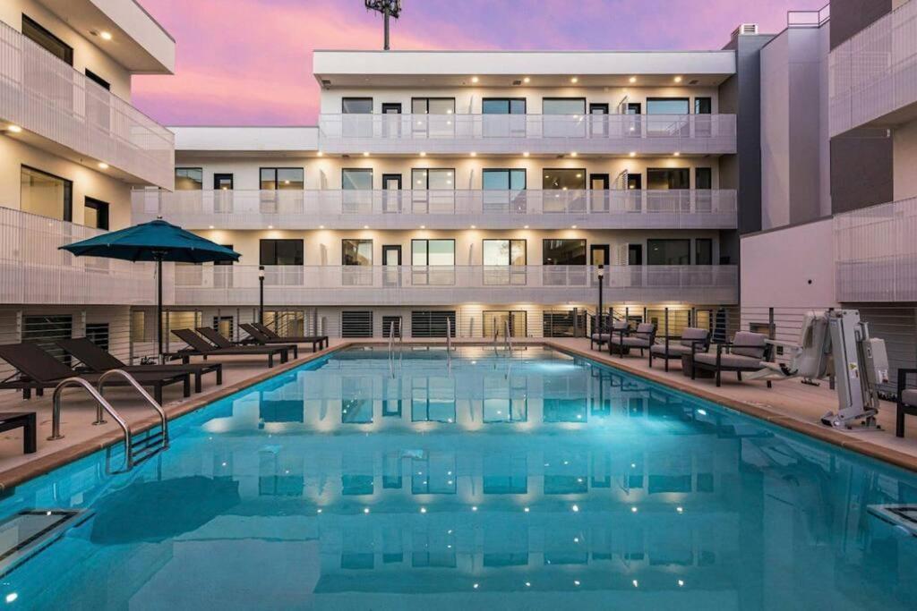 Stylish Downtown Condo W/ Pool & Parking Nashville Exterior foto
