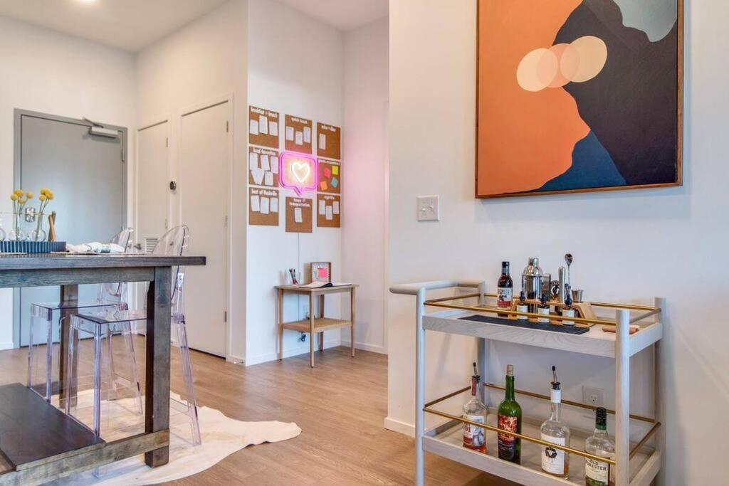 Stylish Downtown Condo W/ Pool & Parking Nashville Exterior foto