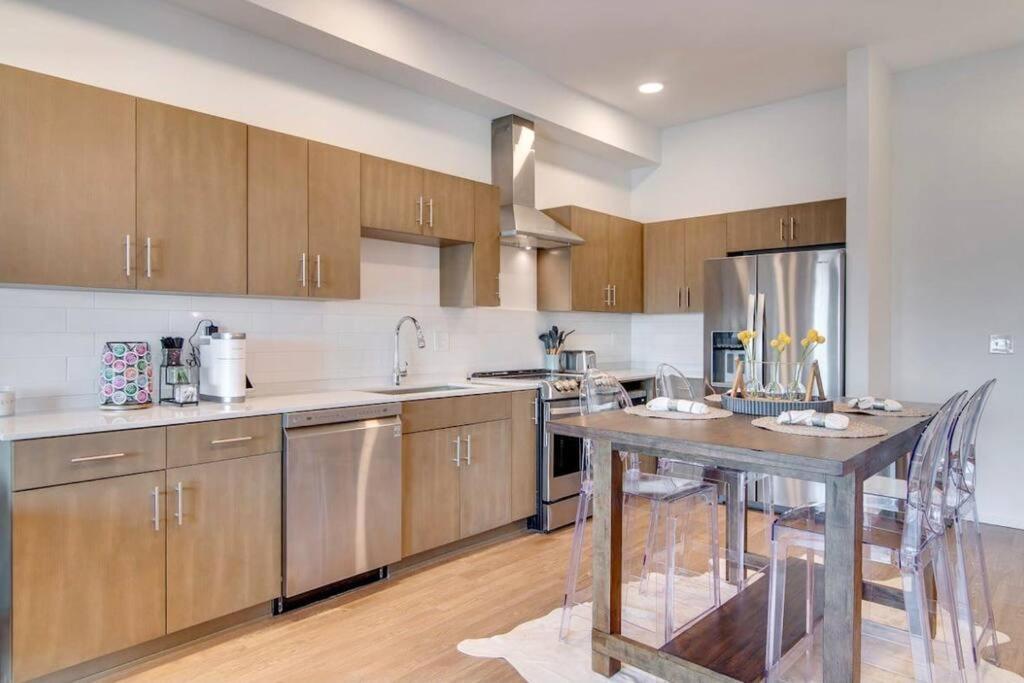 Stylish Downtown Condo W/ Pool & Parking Nashville Exterior foto