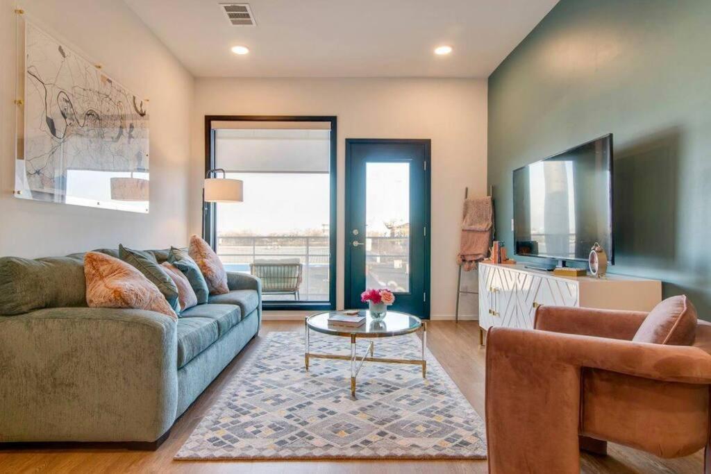 Stylish Downtown Condo W/ Pool & Parking Nashville Exterior foto